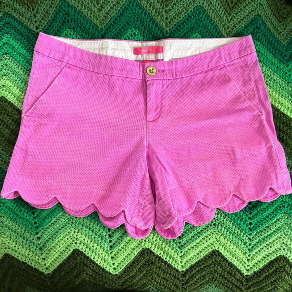 Lilly Pulitzer Buttercup scallop shorts size 6 style #007997
Amethyst
